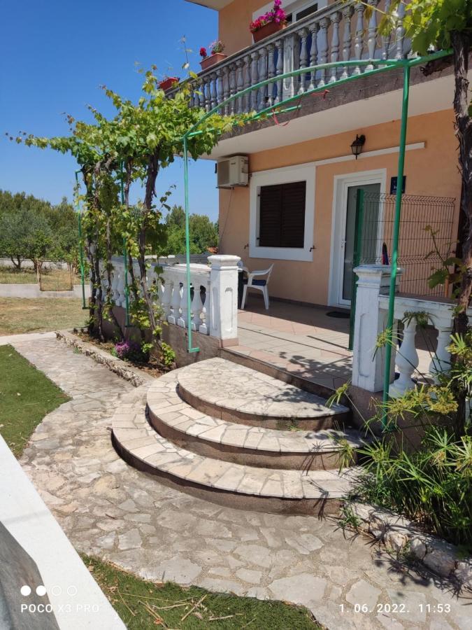 Apartmani Bruna Bilice Vrulje  المظهر الخارجي الصورة