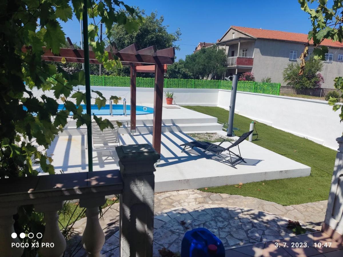Apartmani Bruna Bilice Vrulje  المظهر الخارجي الصورة